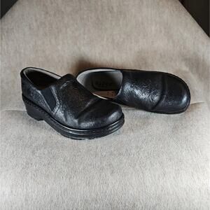 Klogs Black Leather Embossed Floral Clogs Shoes Size 8.5M Naples Style LIKE NEW